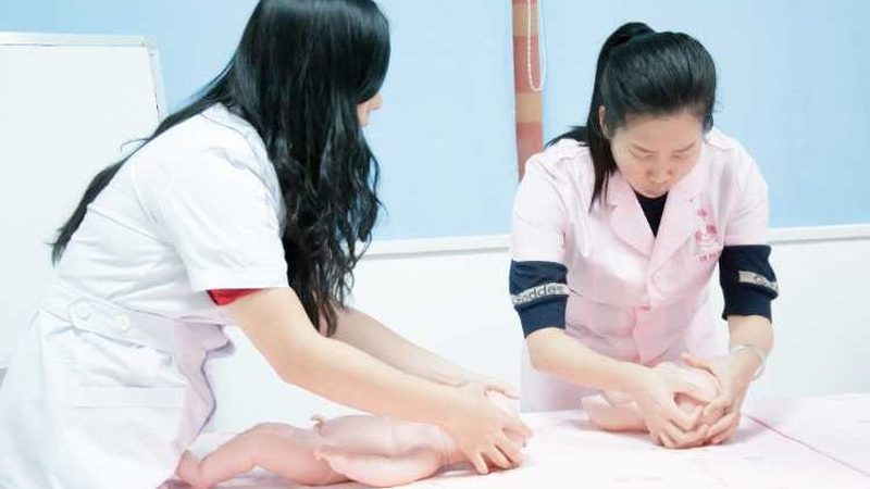 宝宝游泳馆加盟费用通常包括以下几个方面：